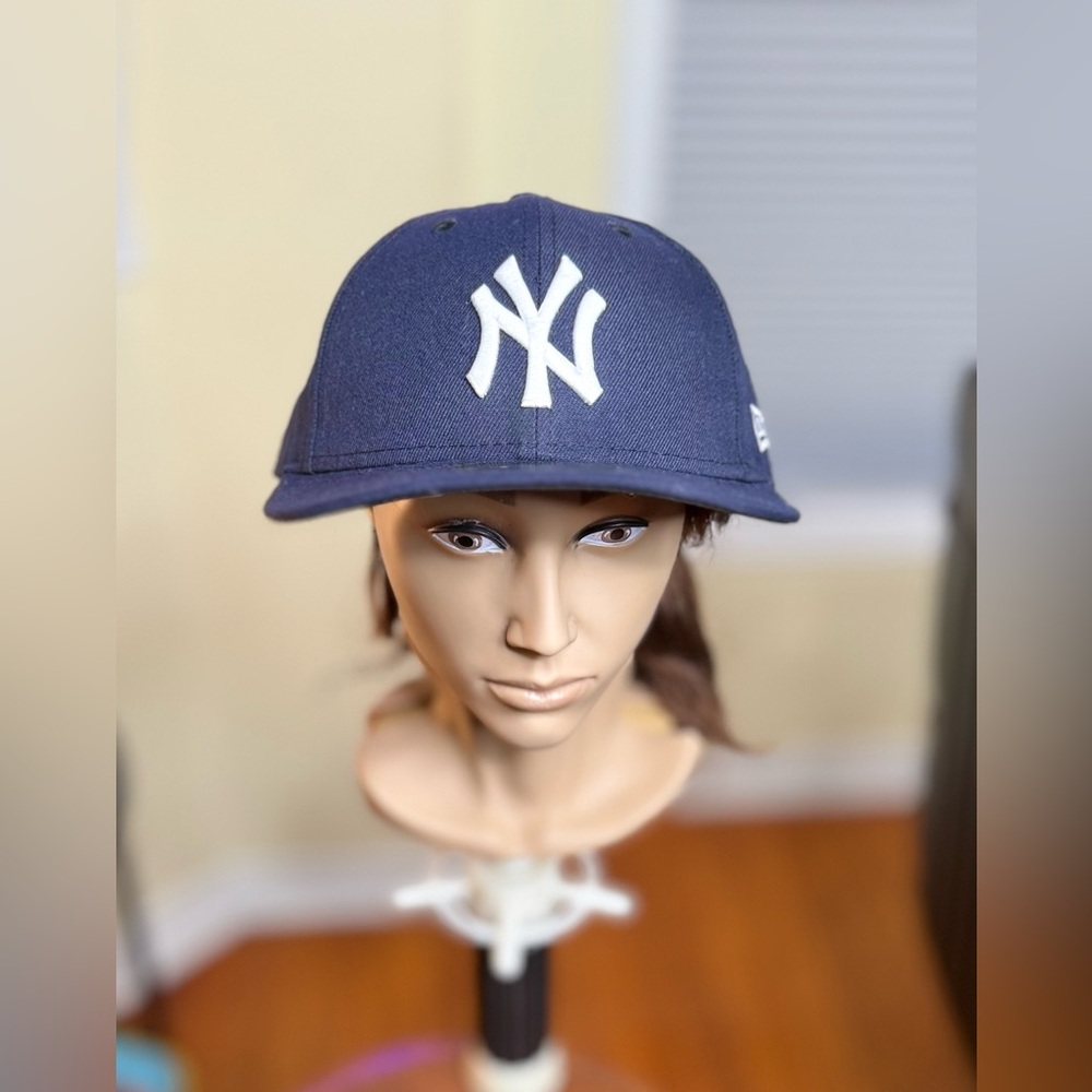 Rare New Era Low Profile NY Yankees Cap!On-Field Cap, made for elite
Brand New